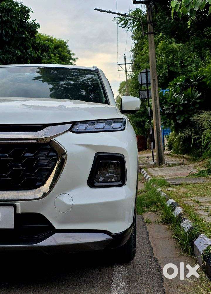 Maruti Suzuki Grand Vitara 1.5 Alpha Plus Intelligent Hybrid Ecvt, 2..