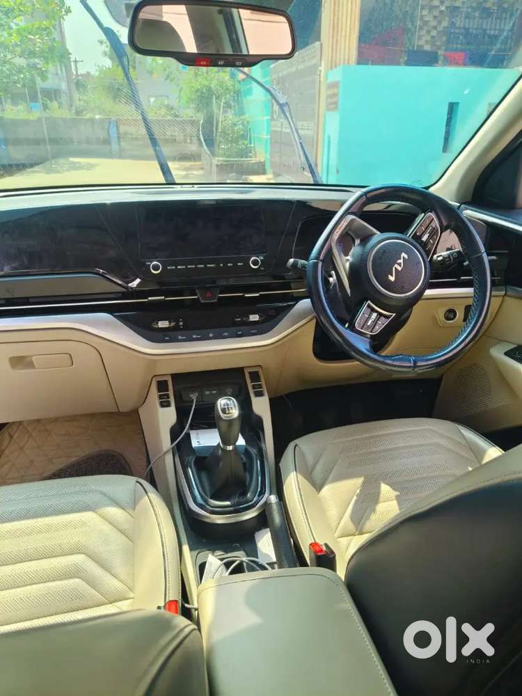 Kia Carens 1.5 Diesel Luxury – Single Owner  White  Top Condition