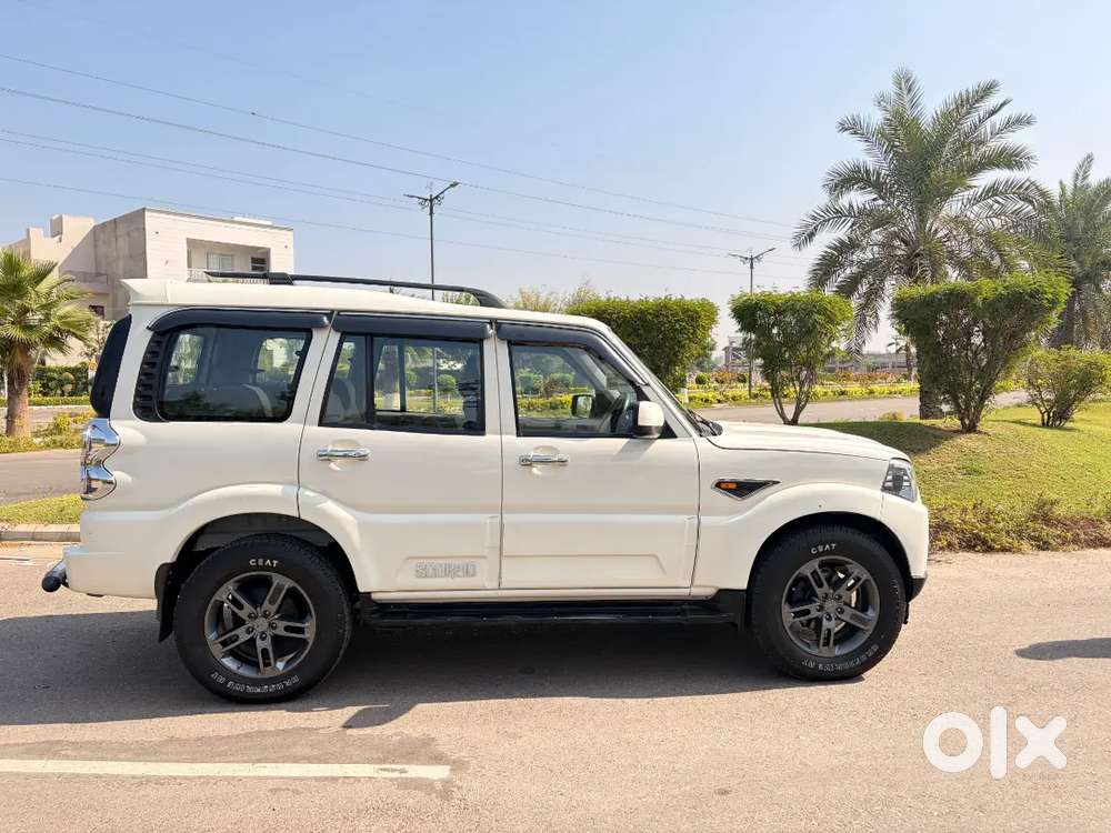 Mahindra Scorpio S6 Plus 2016