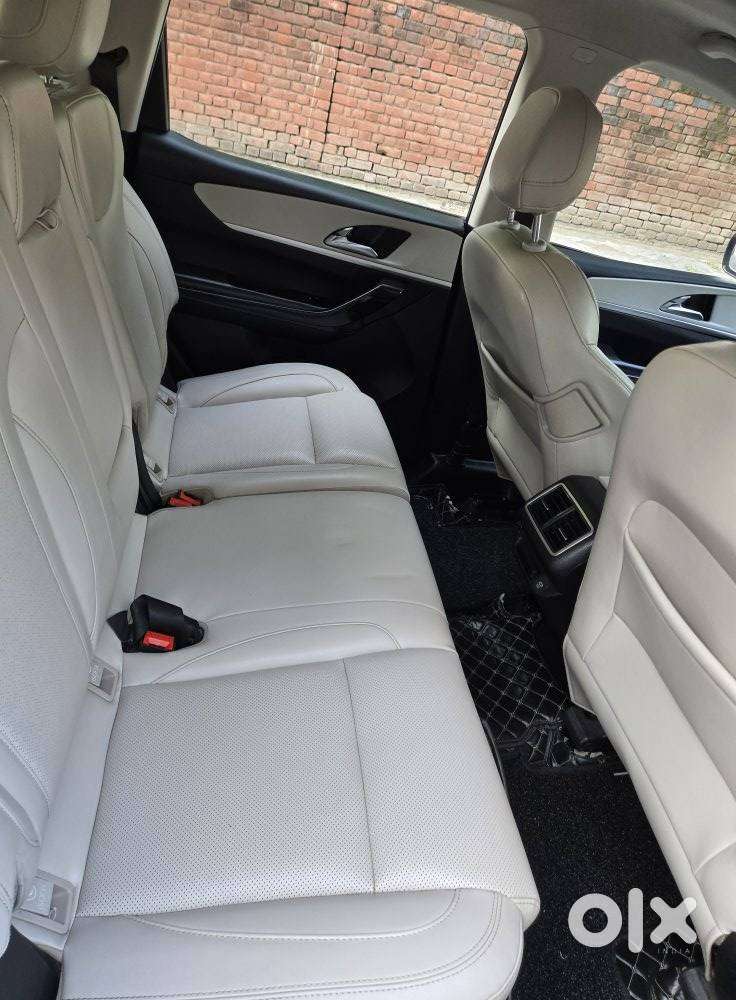 Mahindra Xuv700 2.2 Ax 7 Diesel At Str, 2023, Diesel