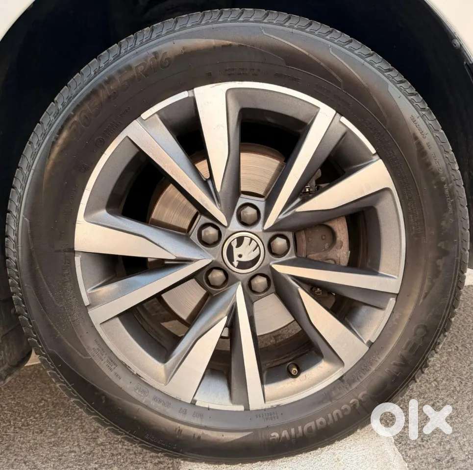 Skoda Slavia Style 1.0l Tsi At, 2023, Petrol