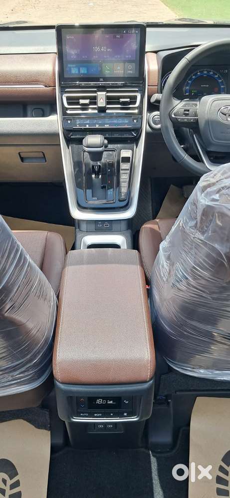 Toyota Innova Hycross 2.0 Zx Hybrid 7 Str, 2025, Petrol
