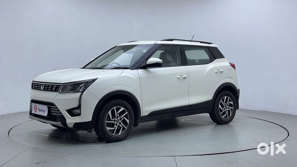 Mahindra Xuv300 1.2 W8 (o) Amt Petrol, 2023, Petrol
