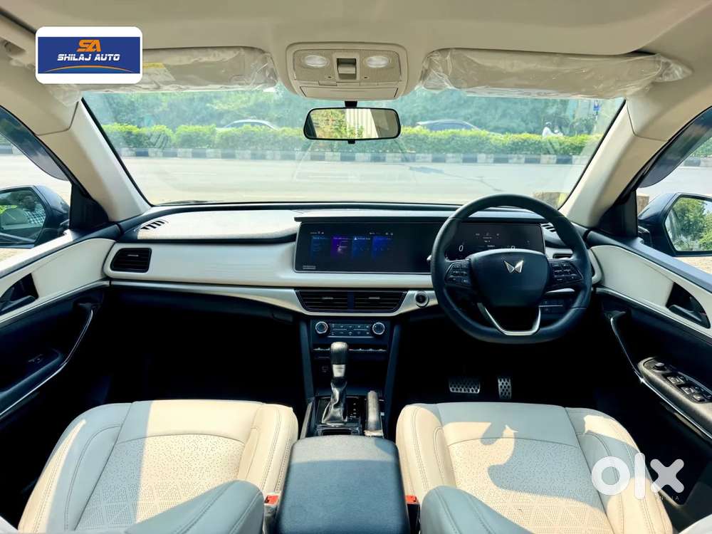 Mahindra Xuv700 2.2 Ax 5 Diesel At 7 Str, 2025, Diesel