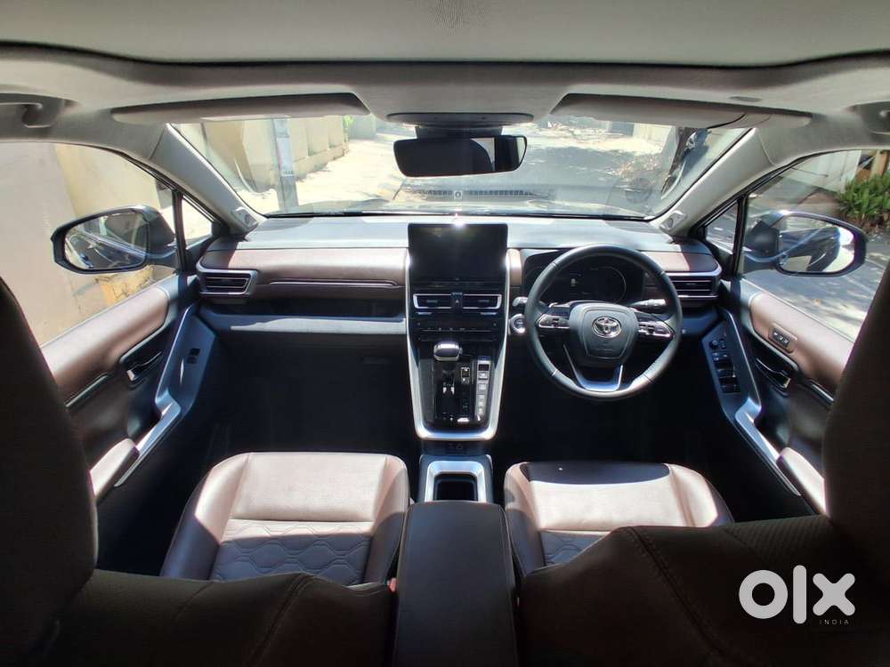 Toyota Innova Hycross 2.0 Zx (o) Hybrid 7 Str, 2023, Petrol