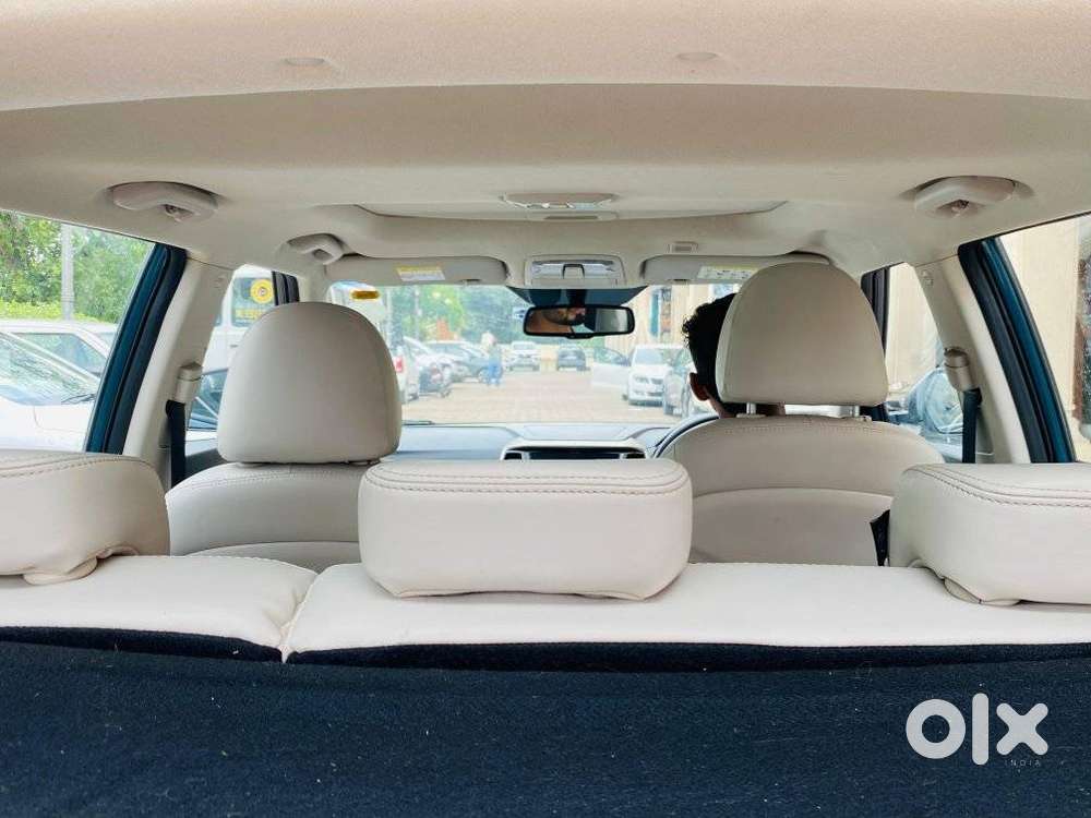 Mahindra Xuv300 1.2 W8 (o) Amt Petrol, 2021, Petrol