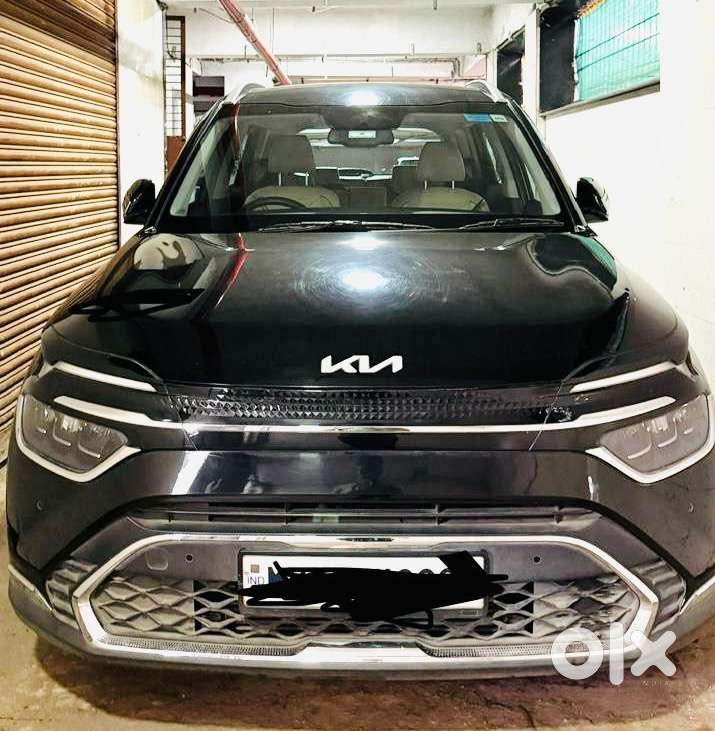 Kia Carens 2024 Petrol Well Maintained