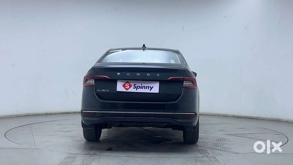 Skoda Slavia Style 1.0l Tsi Mt, 2023, Petrol