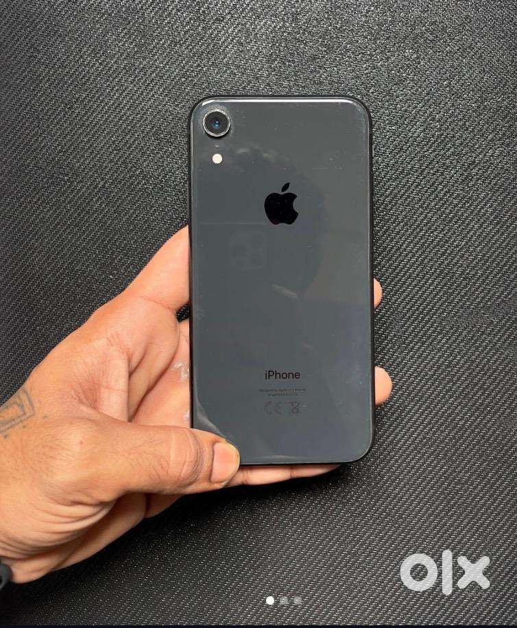 iPhone XR Black 64 GB Apple iPhone XR MT472LL/A 64GB 6.1