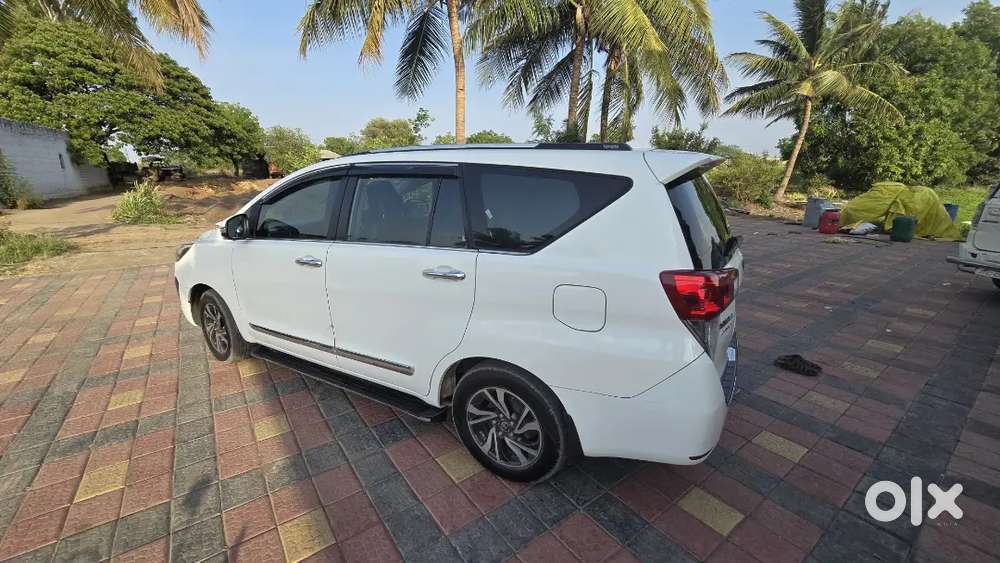 Toyota Innova Crysta 2022 Diesel 100000 Km Driven