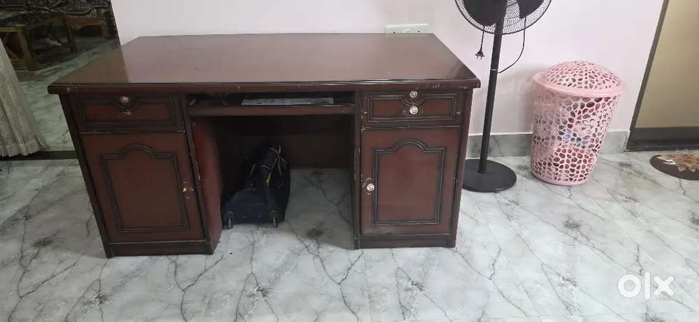 Office table