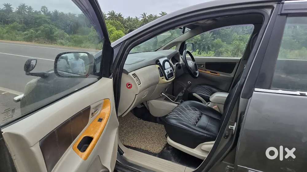 Toyota Innova 2.5 V7 2012
