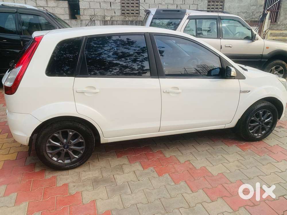 Ford Figo, 2015, Petrol