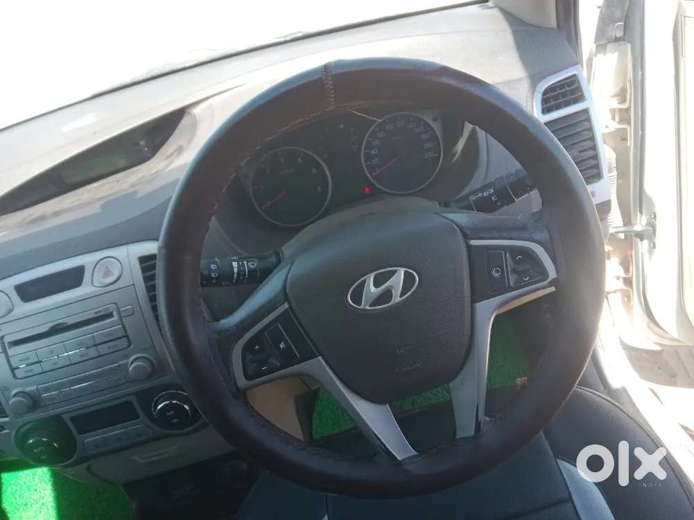 गाड़ी कंडीशन A1 80000 किलोमीटर चली हुई सेकंड ऑनर