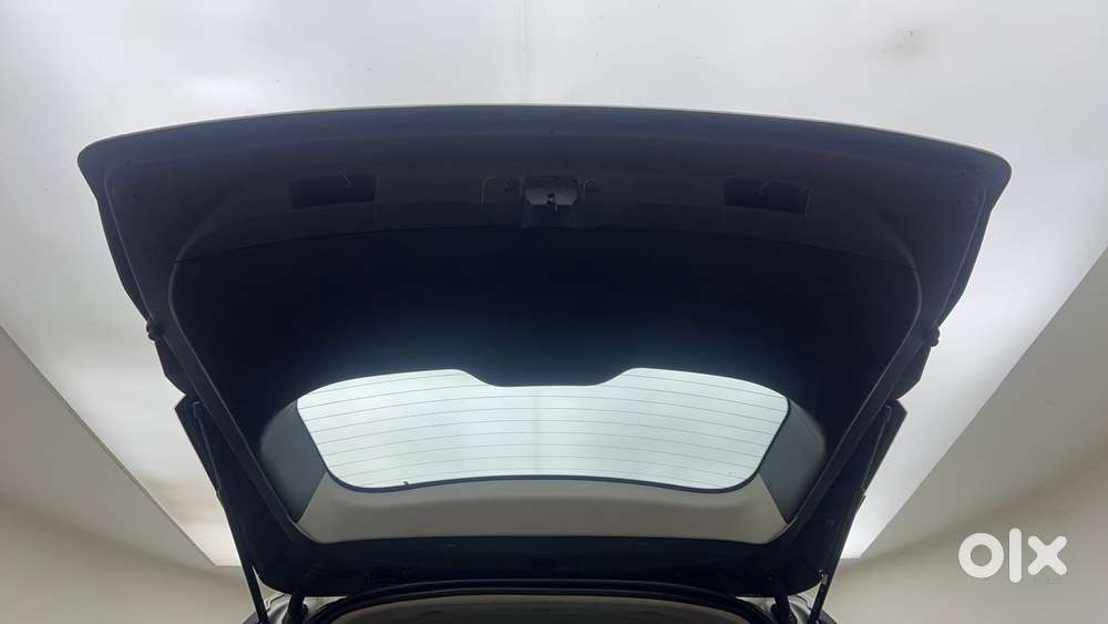 Mahindra Xuv700 2.0 Ax 7 Petrol At Luxury Pack Str, 2023, Petrol