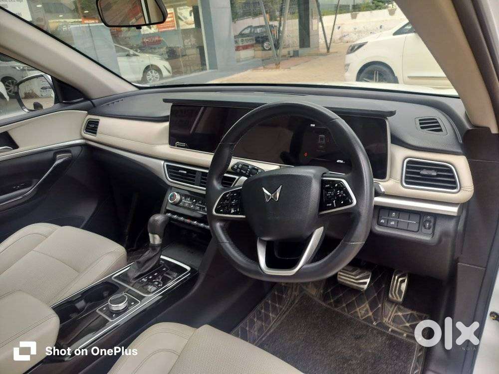 Mahindra Xuv700 2.2 Ax 7 Diesel At Luxury Pack Str, 2023, Petrol