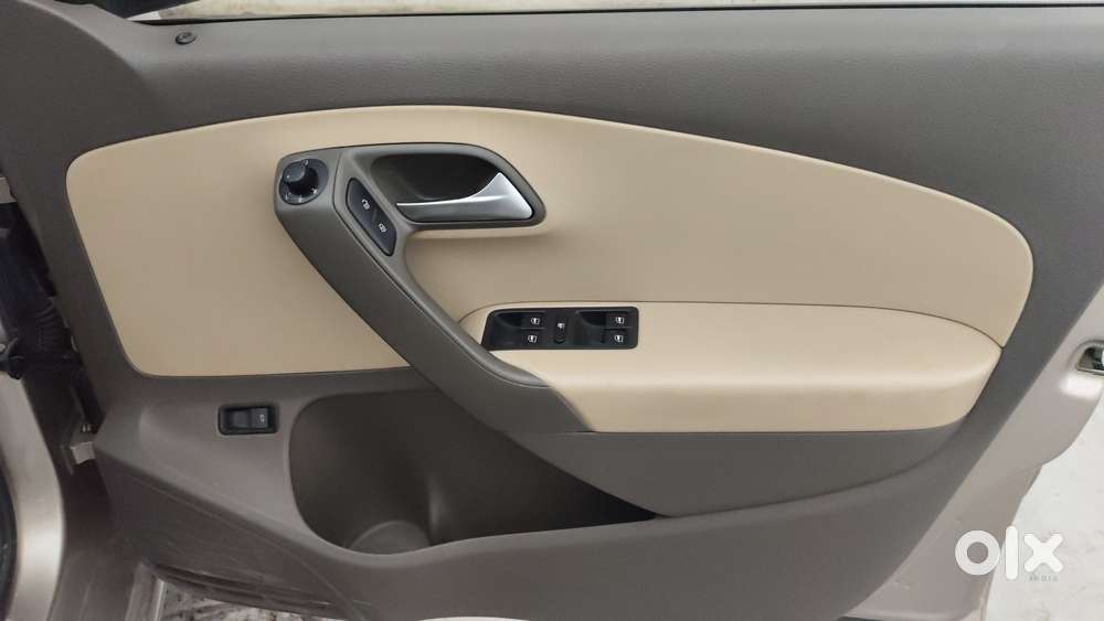 Volkswagen Vento 1.2 Highline Plus At 16 Alloy, 2017, Petrol