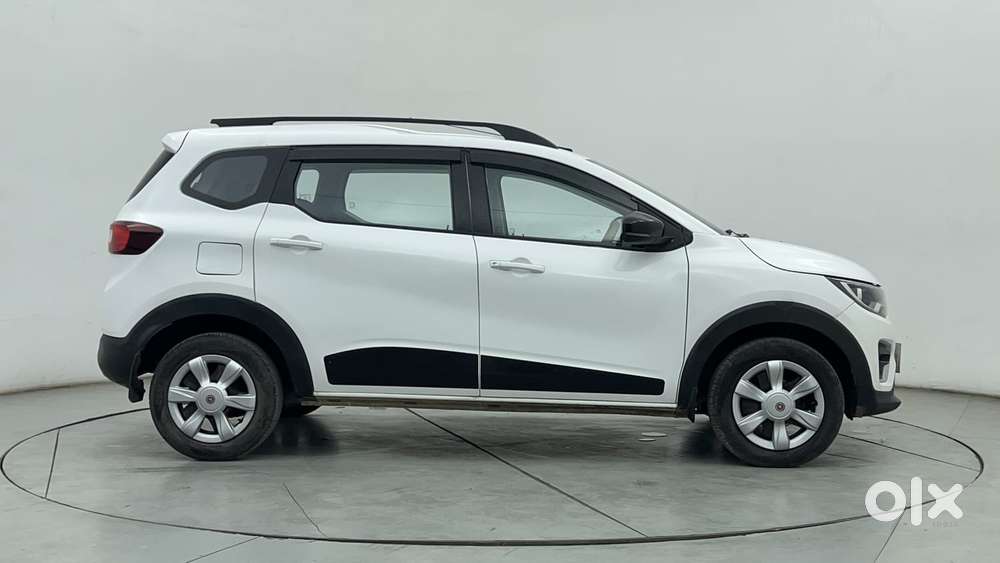 Renault Triber Rxz, 2022, Petrol
