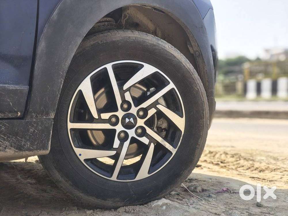 Mahindra Xuv 3xo Ax5 Pm Mt, 2025, Petrol