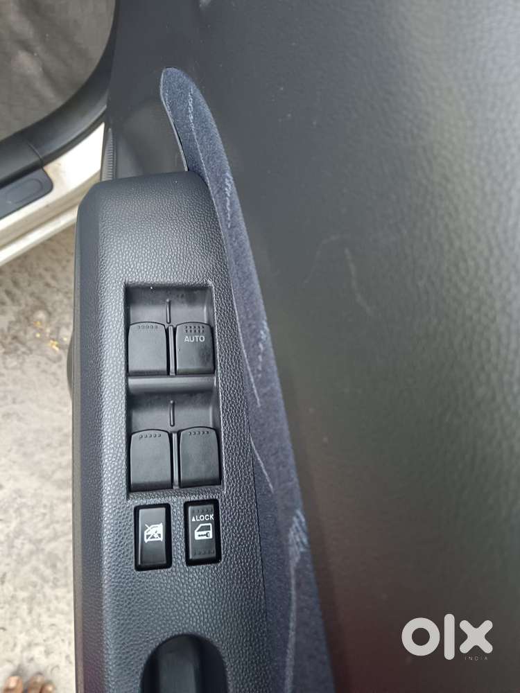 Maruti Suzuki Ritz Vxi, 2012, Petrol