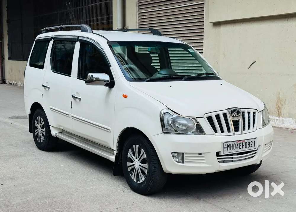 Mahindra Xlro Pearl White
