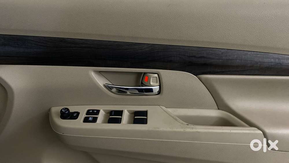Toyota Rumion V At, 2023, Petrol