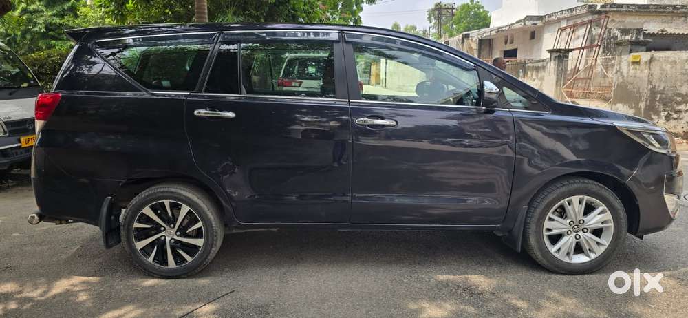 Toyota Innova Crysta 2.8z Automatic, 2022, Diesel