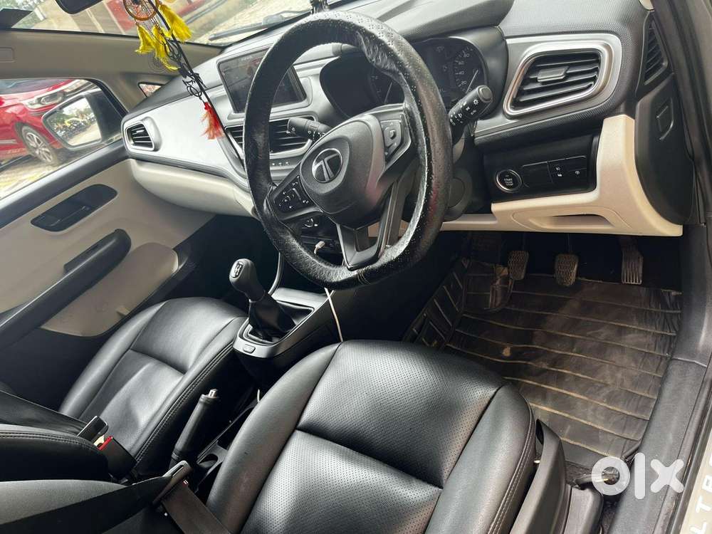 Tata Altroz Petrol 2024
