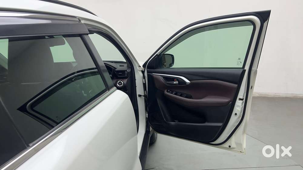 Maruti Suzuki Grand Vitara 1.5 Alpha Smart Hybrid At, 2023, Petrol