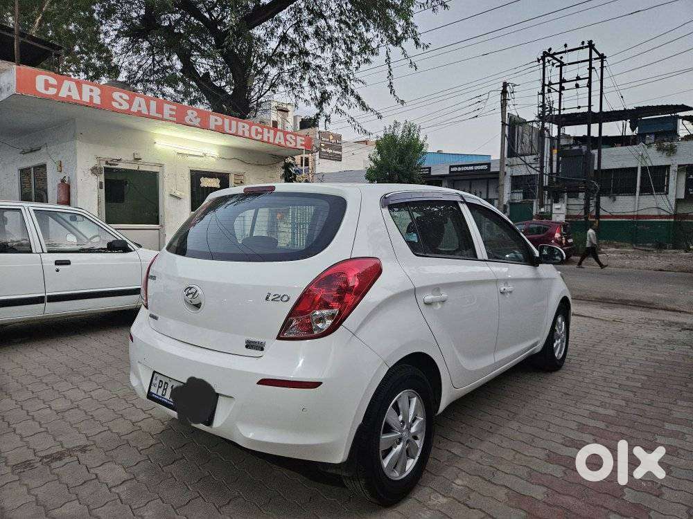 Hyundai I20 Sportz 1.4 Crdi 6 Speed Bs-iv, 2014, Diesel