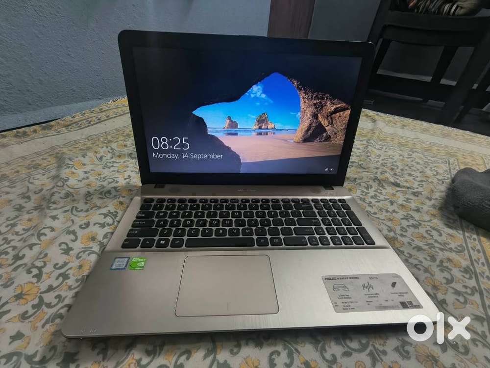 Asus Laptop 4GB 1 TB Full HD Nvidia Graphics