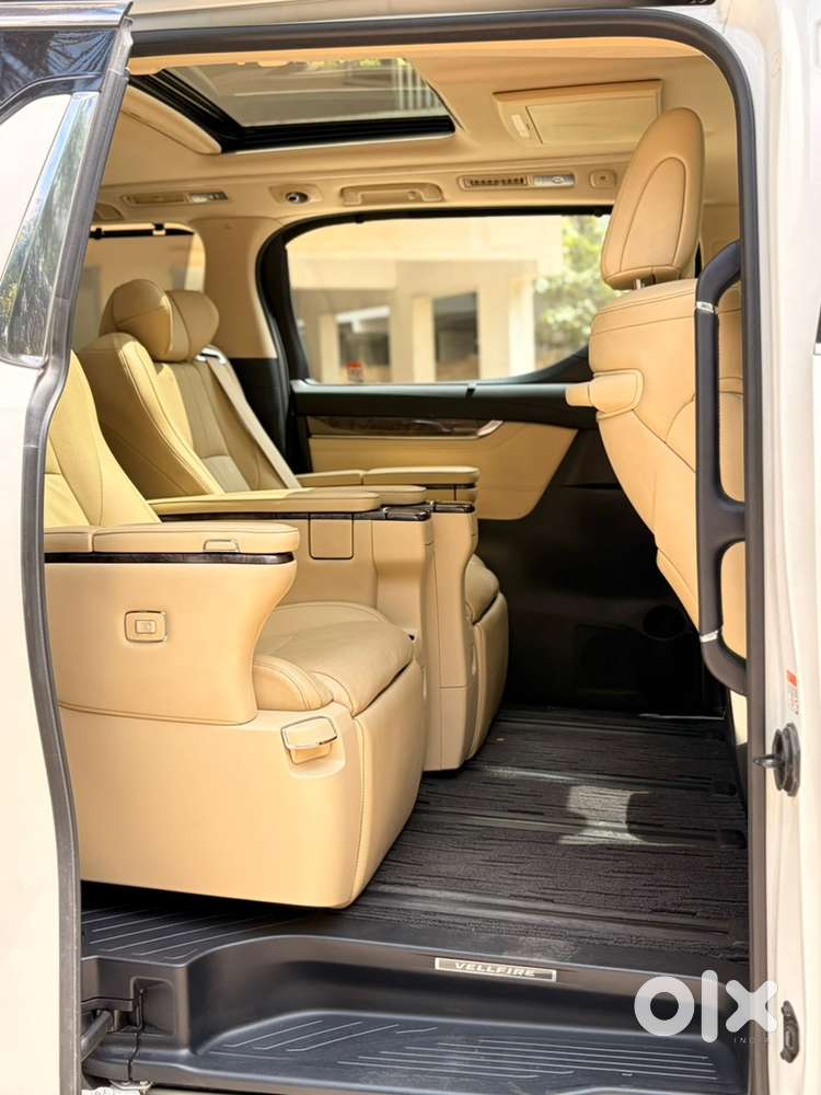 Toyota Vellfire Petrol 2022