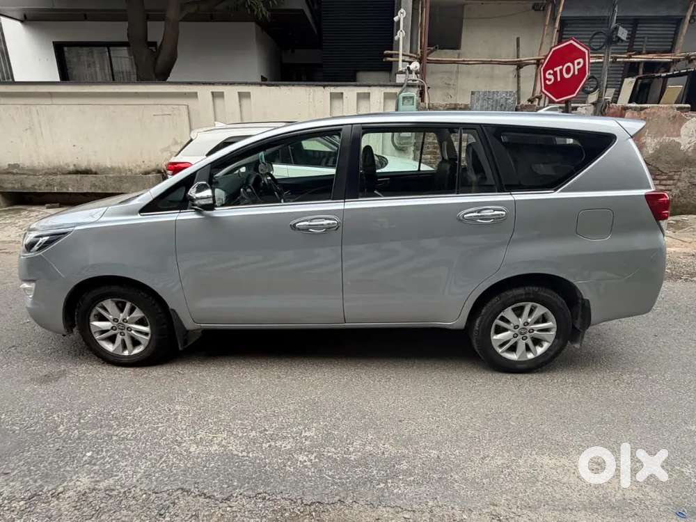 Toyota Innova Crysta 2.8z 2017 With Company Record..fully Insured