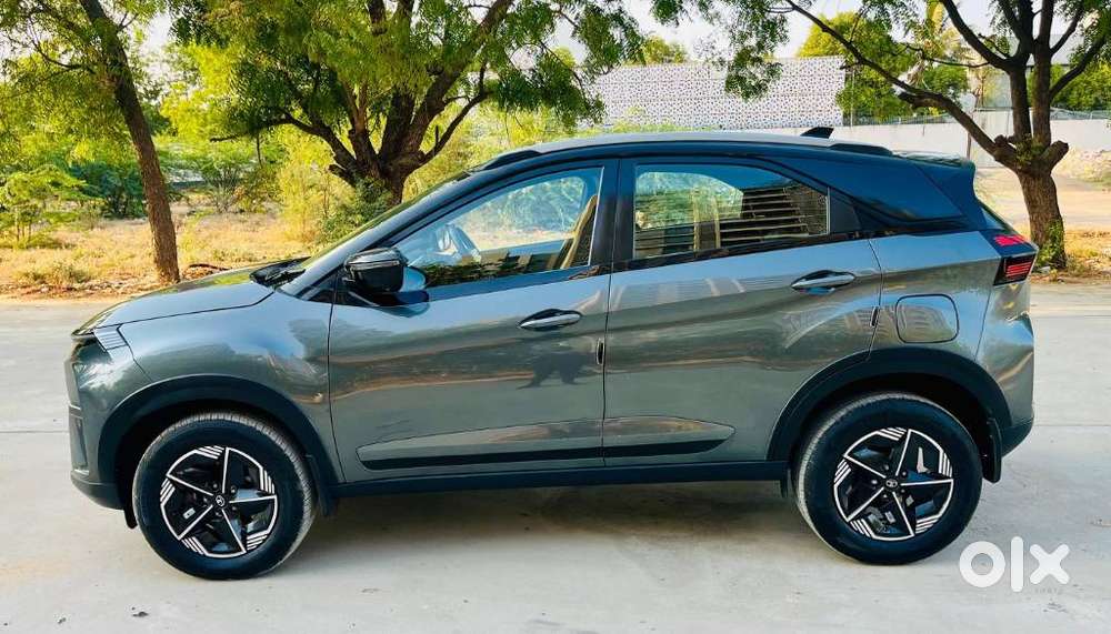Tata Nexon Fearless Plus S Purple 1.5 Revotorq Diesel 6amt Dual Tone..
