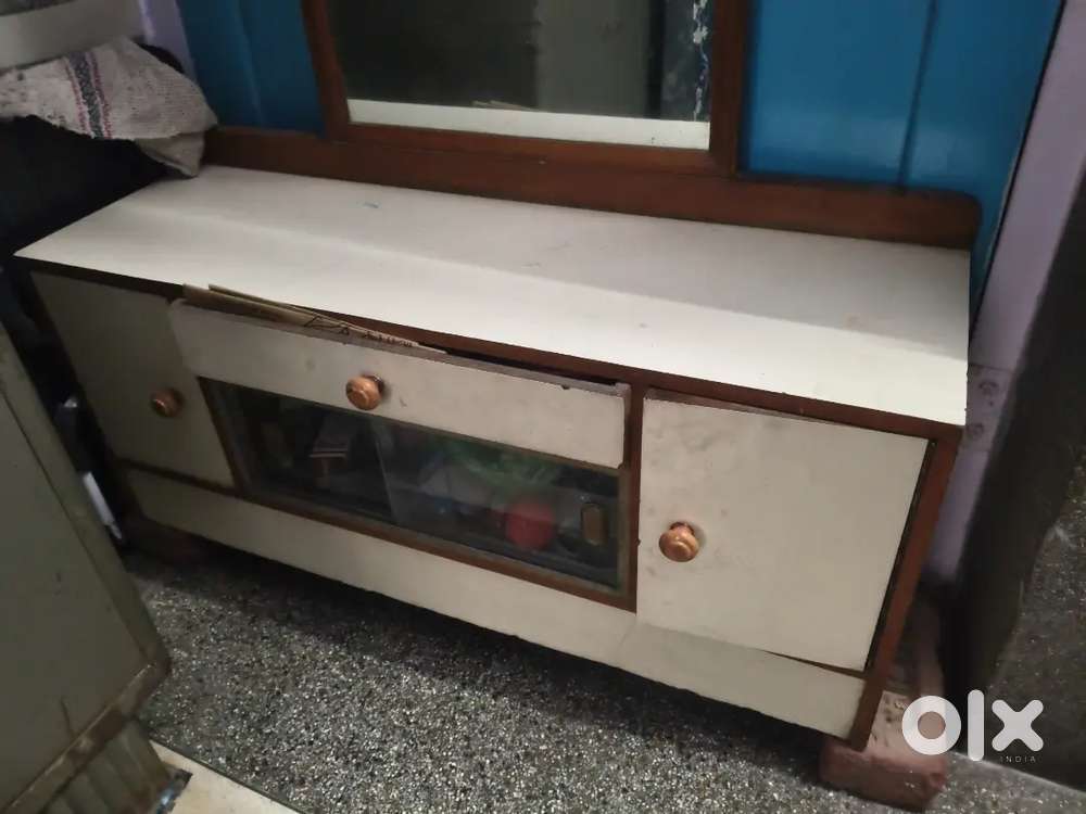 Dressing table