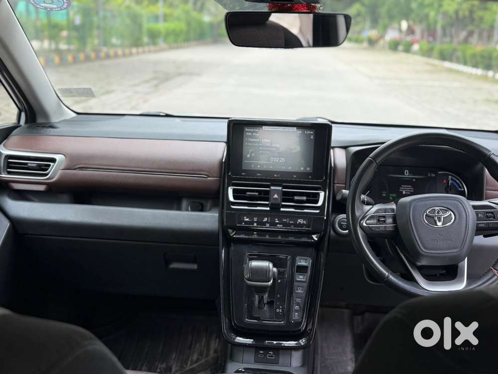 Toyota Innova Hycross 2.0 Vx Hybrid 7 Str, 2023, Petrol
