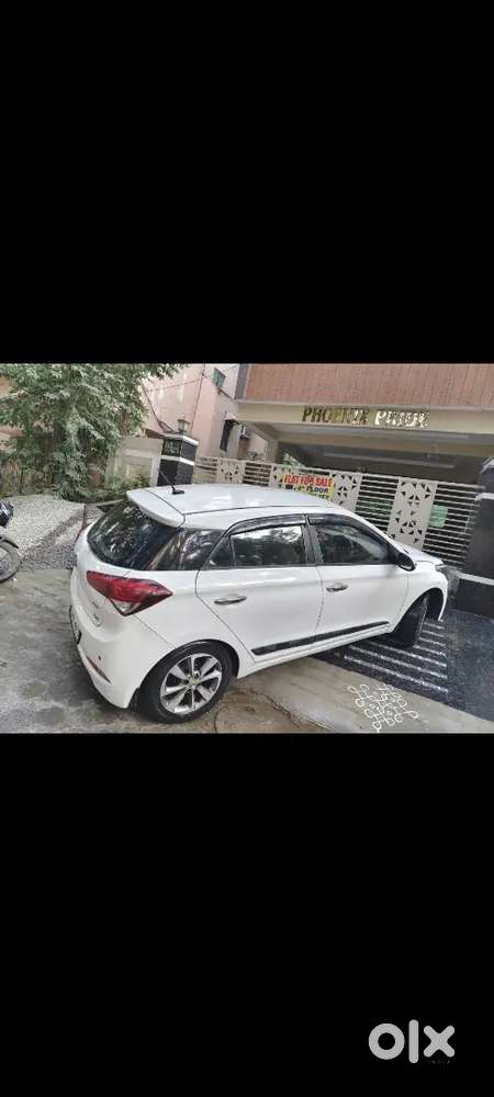 Top Model , Push Start , Auto Ac, Alloy Wheels, Auto Lights