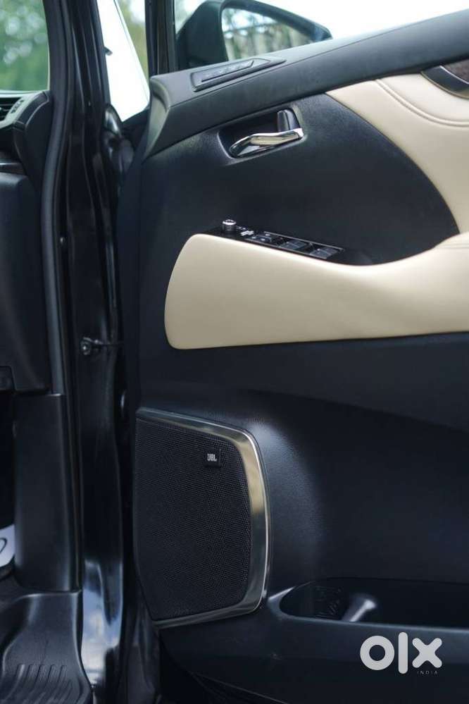 Toyota Vellfire 2.5 Executive Lounge, 2023, Petrol