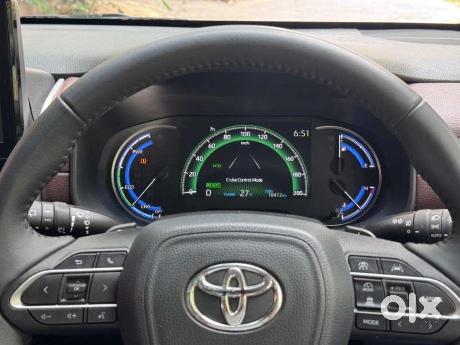 Toyota Innova Hycross 2.0 Zx (o) Hybrid 7 Str, 2023, Petrol