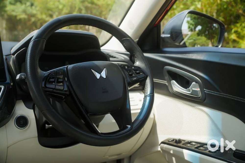 Mahindra Xuv 3xo Ax7l 1.2 Petrol At (pg), 2026, Petrol