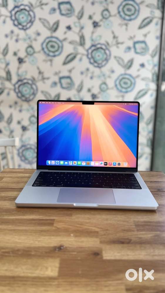 Macbook pro 14” 2023 m3 - 8/512 / bc-25/ 7 days warranty left