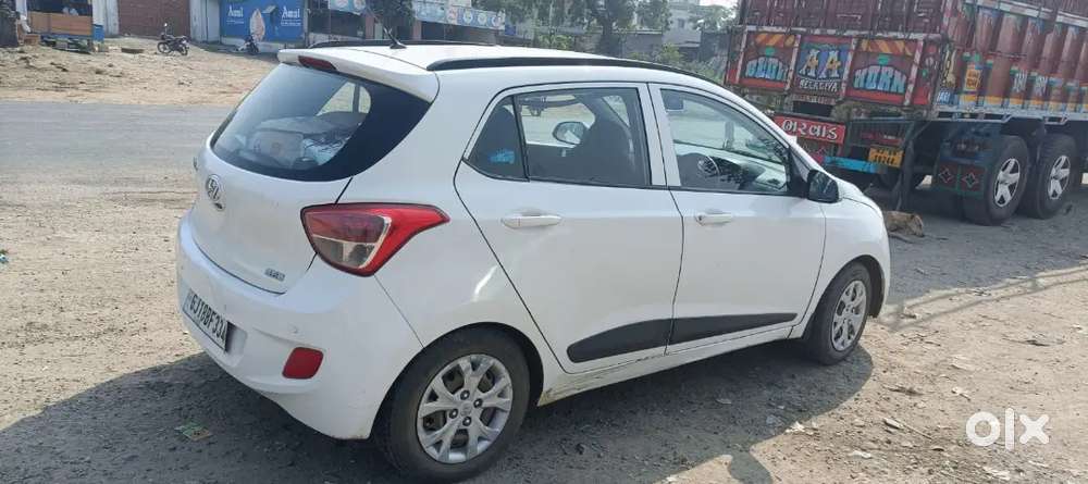 Hyundai Grand I10 2016 Cng & Hybrids First Owner Teacher Car Full Insu