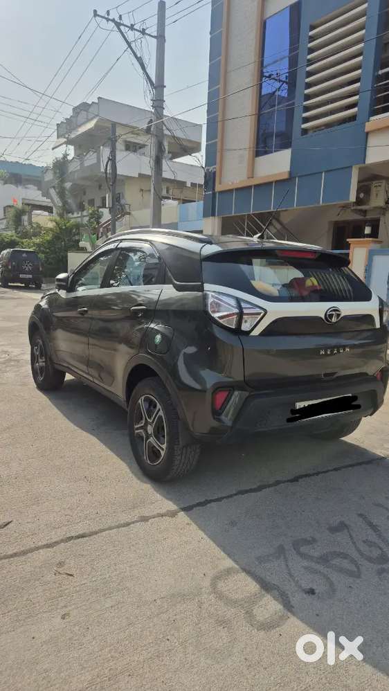 Tata Nexon Petrol + Automatic + Sunroof - Well Maintained&less Driven