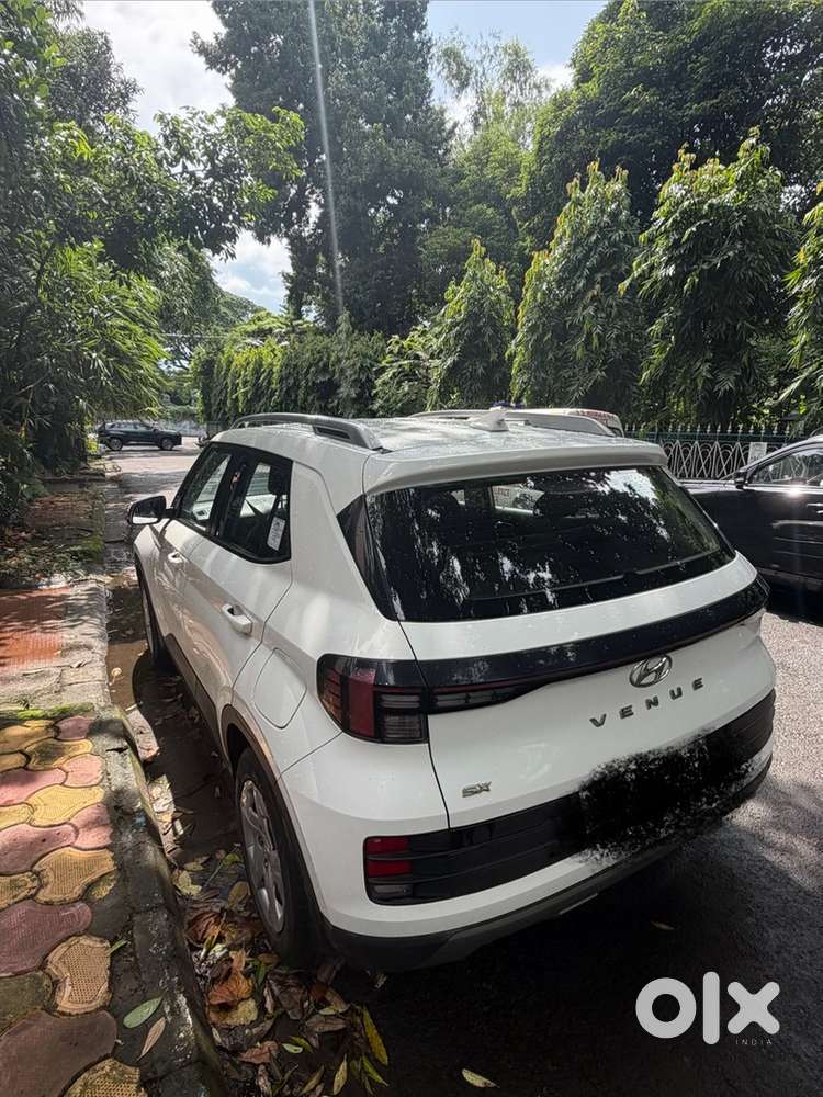 Hyundai Venue Petrol Well Maintained