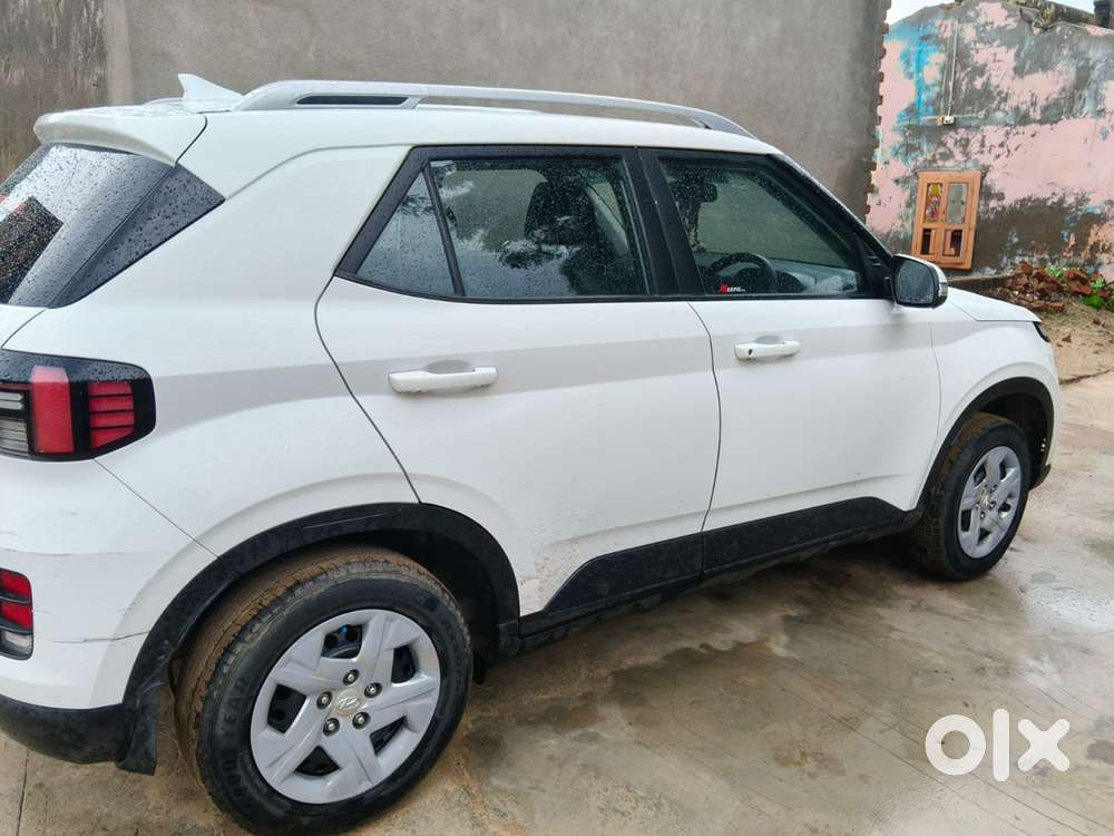 Hyundai Venue 2022 Petrol Well Maintained