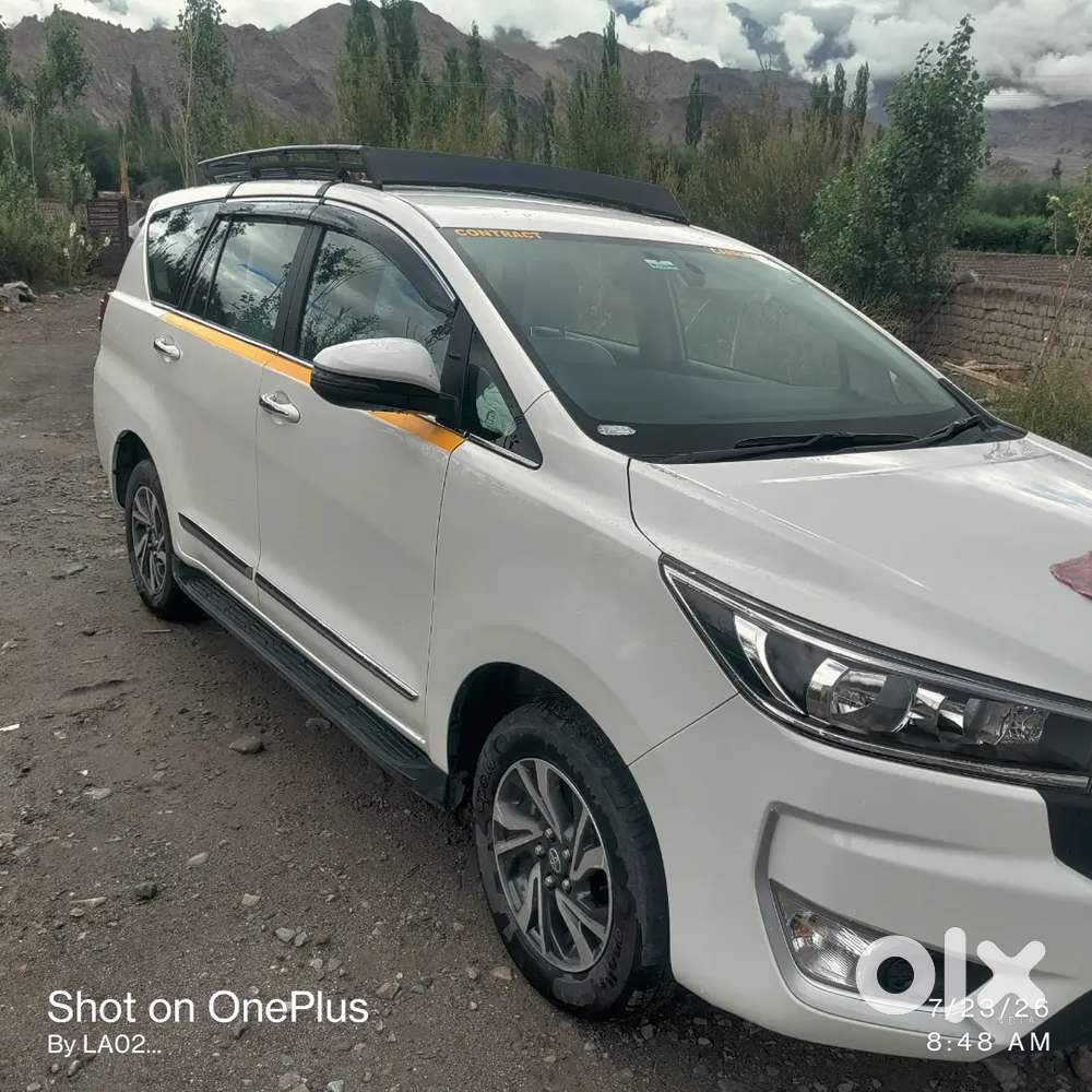 Toyota Innova Crysta Mt 2025