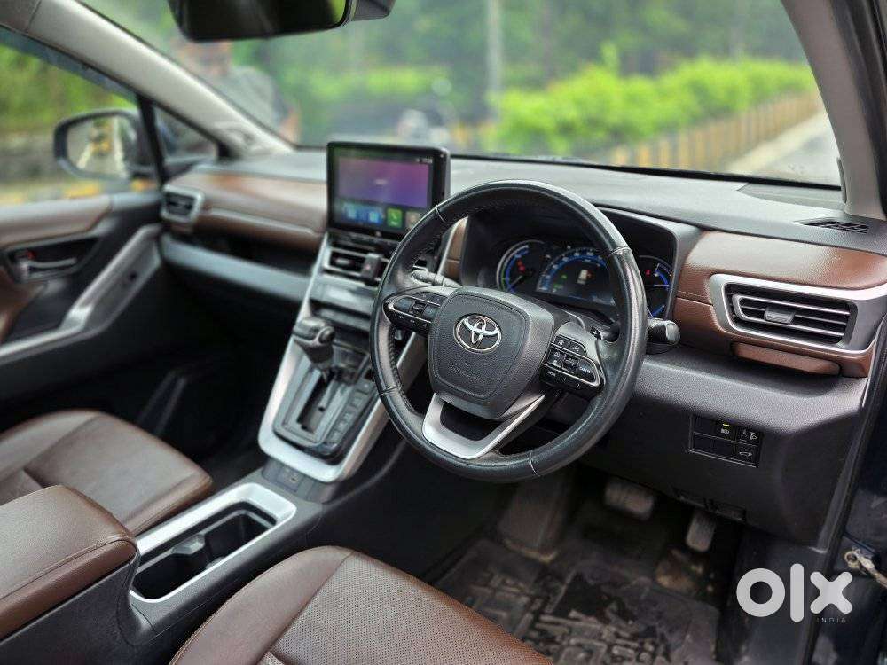 Toyota Innova Hycross 2.0 Zx (o) Hybrid 7 Str, 2023, Petrol