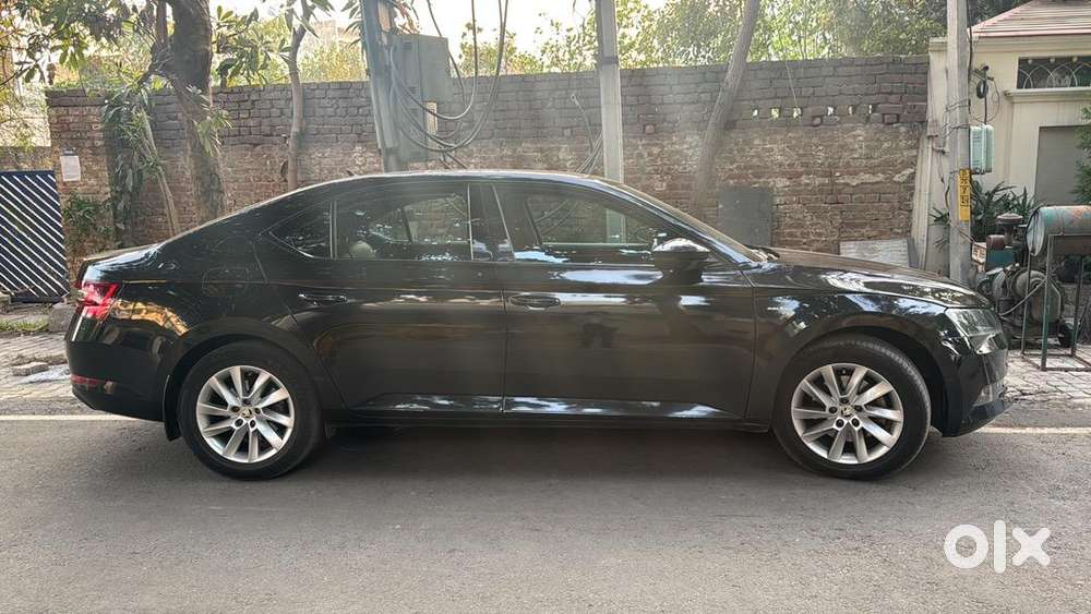 Skoda Superb 2020  2.0 Tdi L&k  Diesel  Black  Top Model