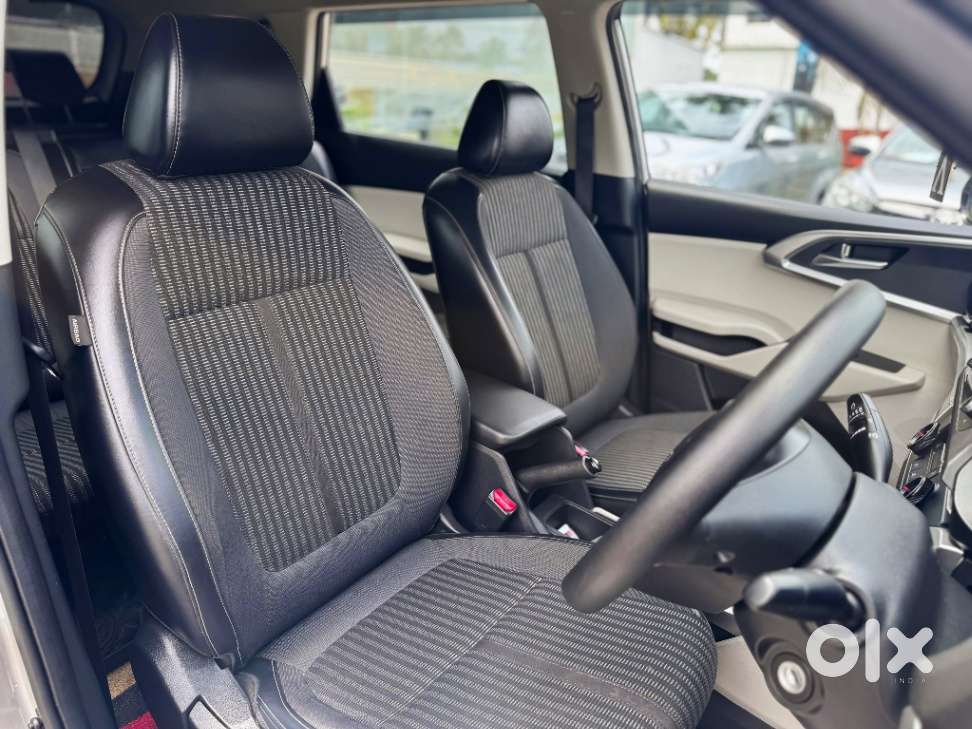 Kia Carens, 2023, Petrol
