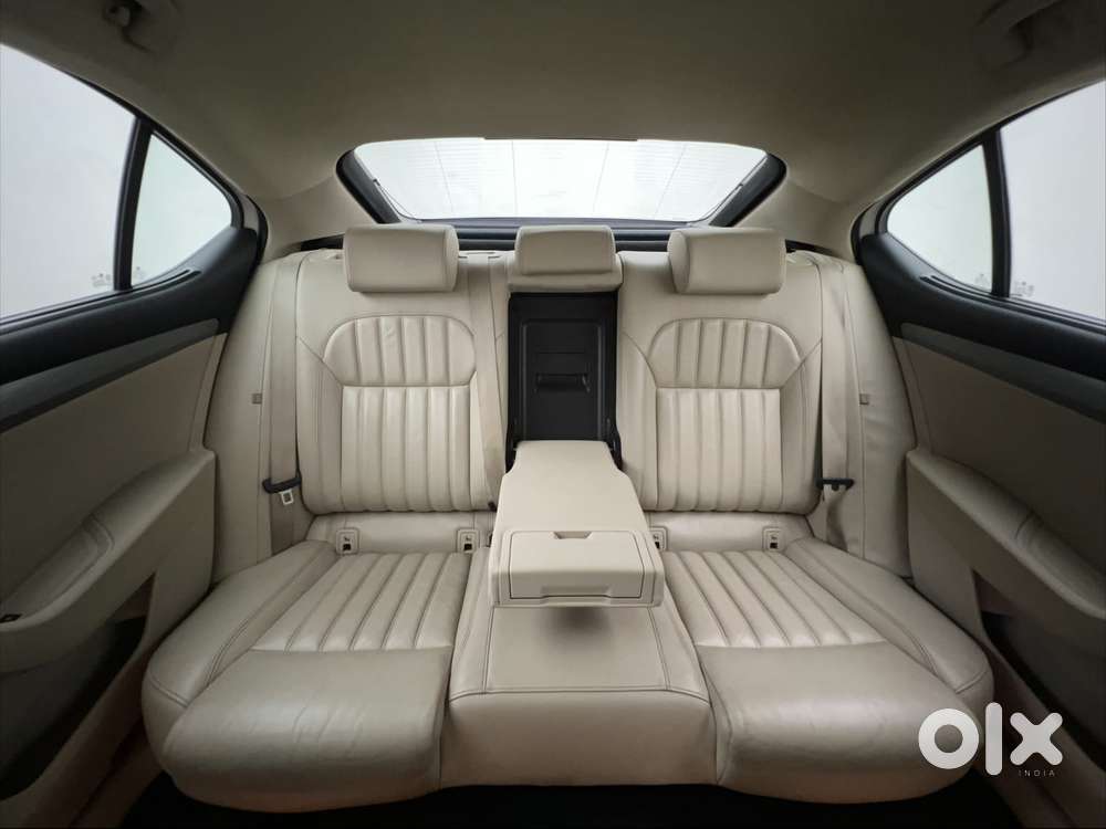 Skoda Superb [2014-2016] 1.8 Style Tsi At, 2017, Petrol
